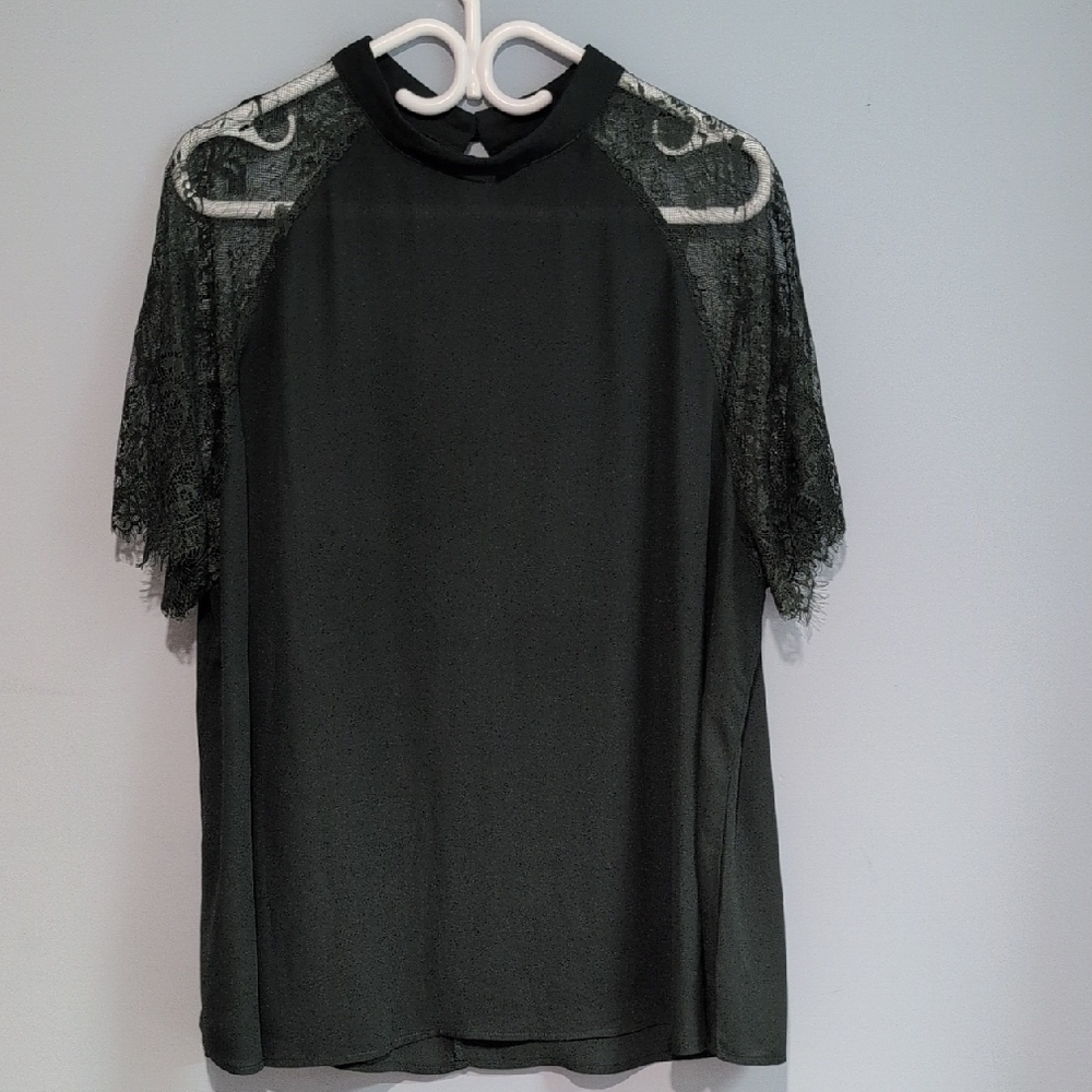 Emery Rose Elegant Lace Sleeve Women's Top Size 3XL
